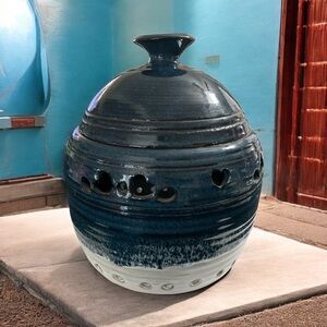 Vintage Amy Green Artist
Signed Pottery  Stoneware Garlic Jar With Lid